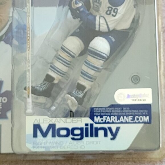 Alex Mogilny Toronto Maple Leafs NHL Mcfarlane Sportspicks Hockey Figure New - Picture 3 of 8